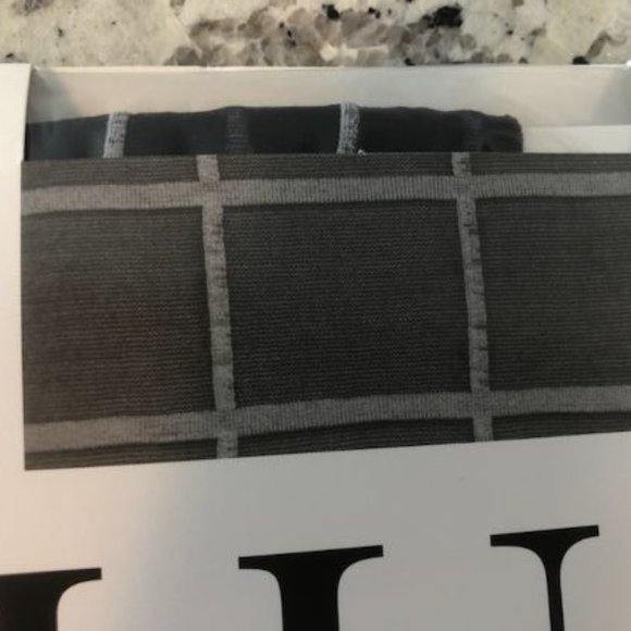 HUE Gotta Have It: Black with White Tights - Picture 3 of 5